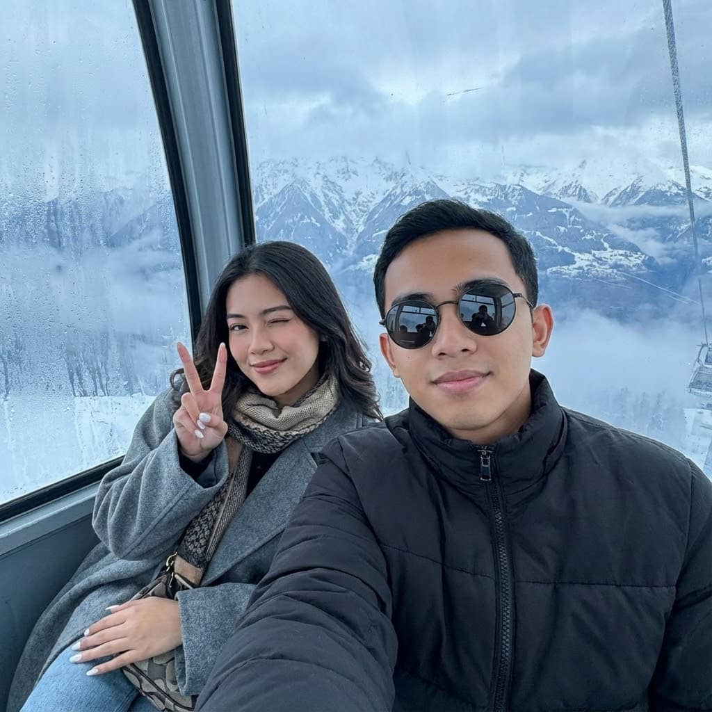 Winter · Mountain · Gondola Prompt