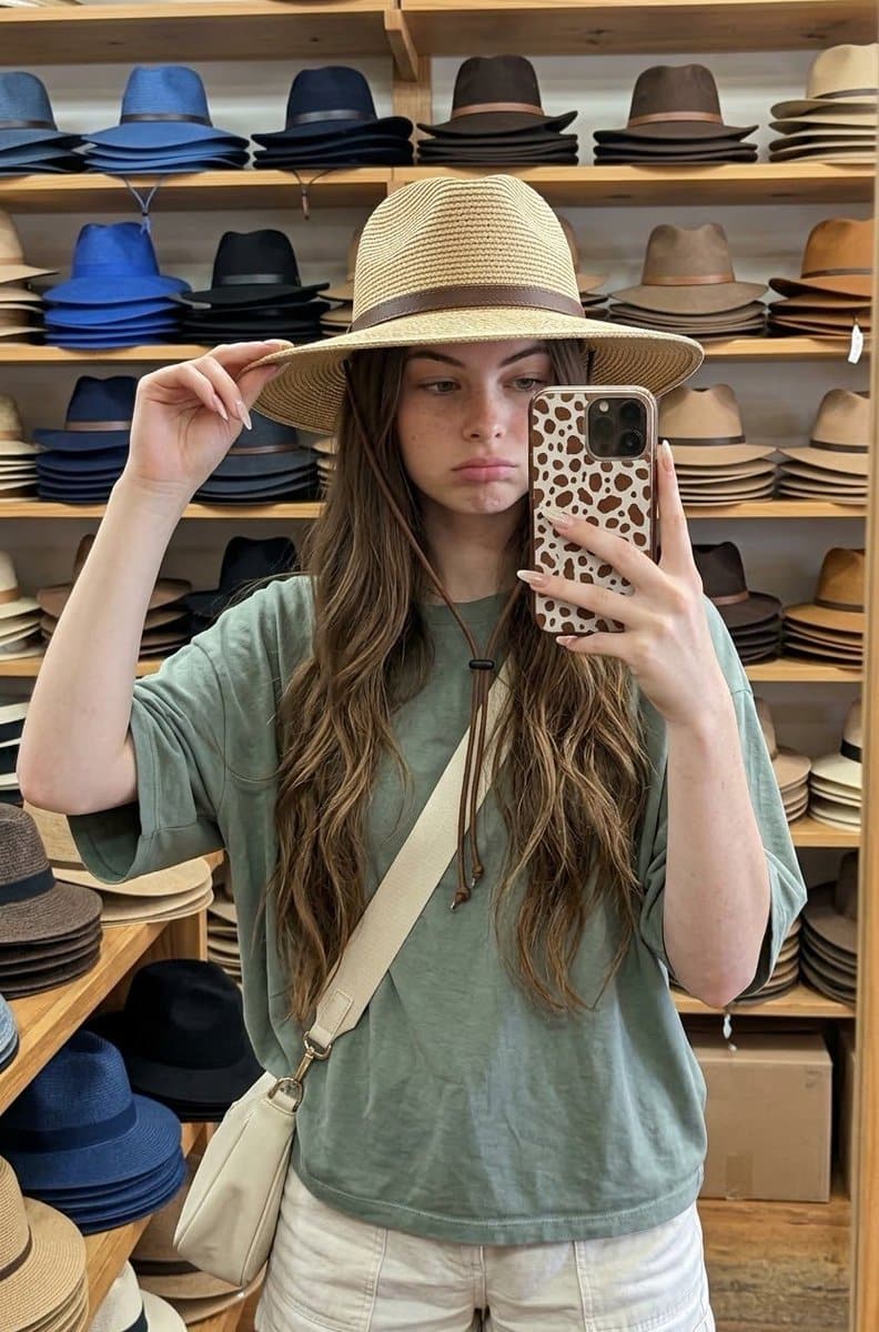 Selfie di Toko Topi